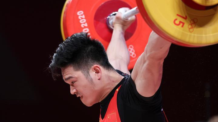 中國選手石智勇奪得東京奧運會男子舉重73公斤級冠軍 